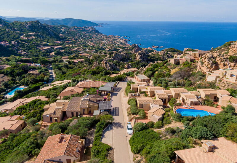 Villa Violetta Britton: Pool, Scenic View