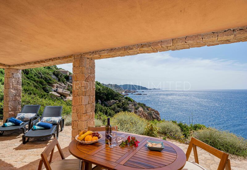 Villetta Nuvola Bianca: Seafront villa with panoramic sunset views of Costa Paradiso, Sardinia.